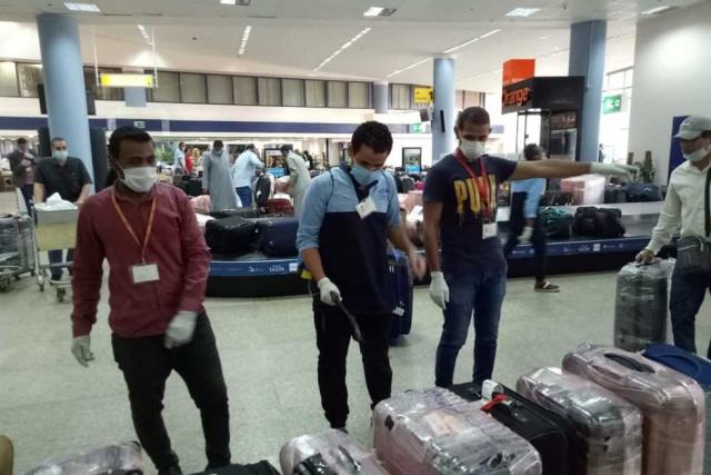 مطار مرسي علم يستقبل رحلة تقل ٢٩٨ من العائدين من جدة
