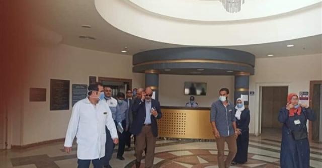رئيس الهيئة العامة للتأمين الصحى يتفقد مستشفى بهتيم للجراحات