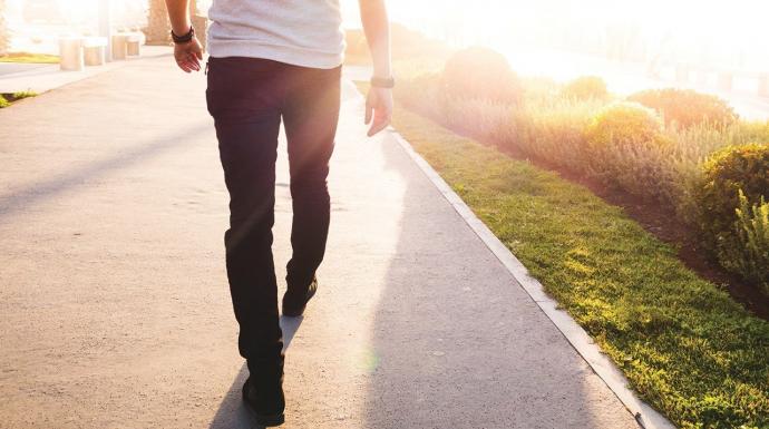 علامة تحذيرية في المشي قد تكشف عن الإصابة بسرطان الرئة