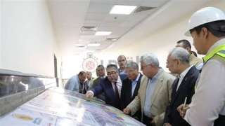 وزير التعليم العالي يتفقد المستشفى الجامعي الجديد في المنيا | صور