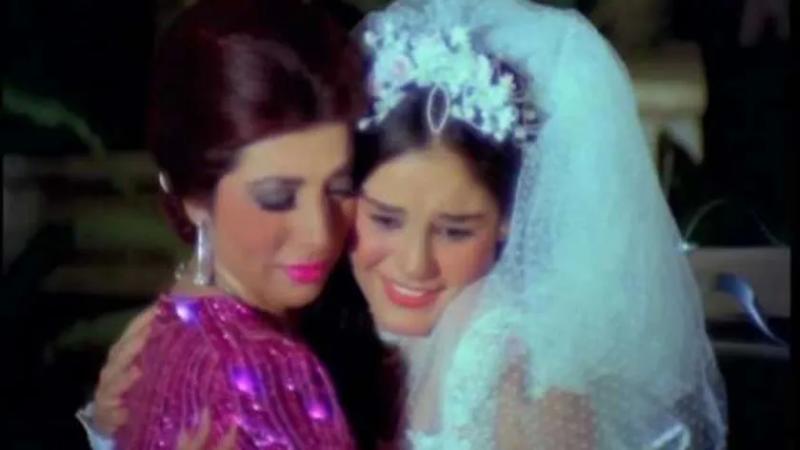 نبيلة عبيد وشريهان في فيلم العذراء والشعر الأبيض