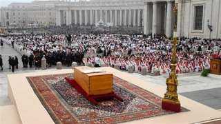 بطريرك الكاثوليك يشارك في جنازة البابا بندكتوس السادس عشر