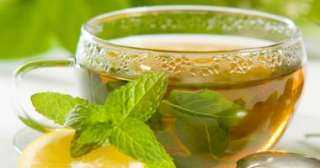 كيف يساعد الشاى الأخضر والأسود فى التخلص من الدهون الحشوية؟