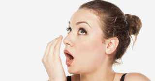 أسباب رائحة الفم الكريهة بعد التنظيف بالفرشاة وطرق العلاج