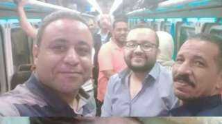 «شيكولاتة بدل الكانيولا».. طبيب يروي اللحظات الحرجة لولادة سيدة على قطار الصعيد