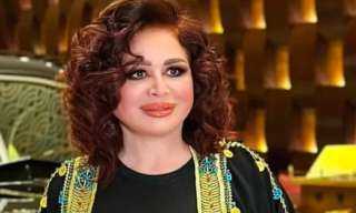 حاسة أني العروسة.. تعليق إلهام شاهين على تكريمها بافتتاح مهرجان الإسكندرية السينمائي