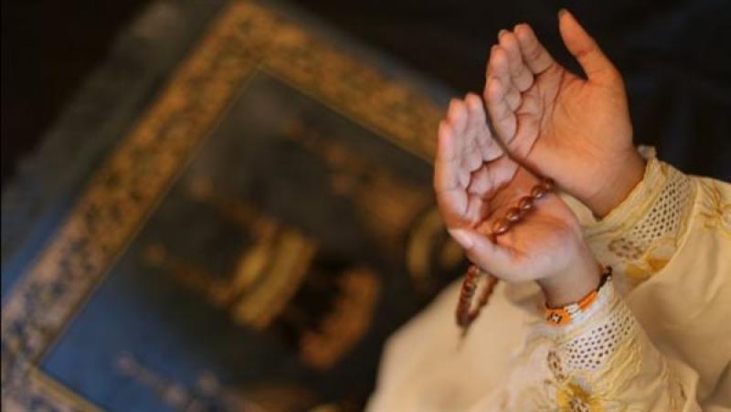 دين وفتوى دعاء لعمي المتوفى.. 10 أدعية للعم الميت يوم الجمعة