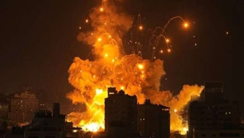 سياسة  قصف إسرائيلي على غزة