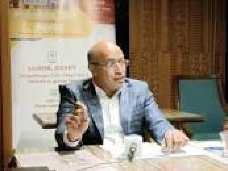 الدكتور مسعد سليمان أستاذ جراحة الأوعية الدموية
