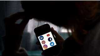 بالأرقام، ارتفاع رهيب لمستخدمي مواقع التواصل الاجتماعي، فيس بوك يتصدر وتيك توك مفاجأة
