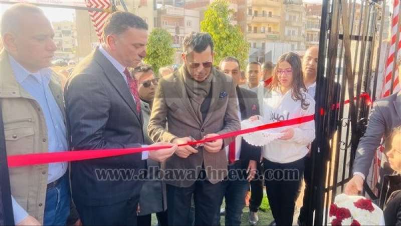 وزير الشباب والرياضة يفتتح مجمع حمامات السباحة بمركز التنمية