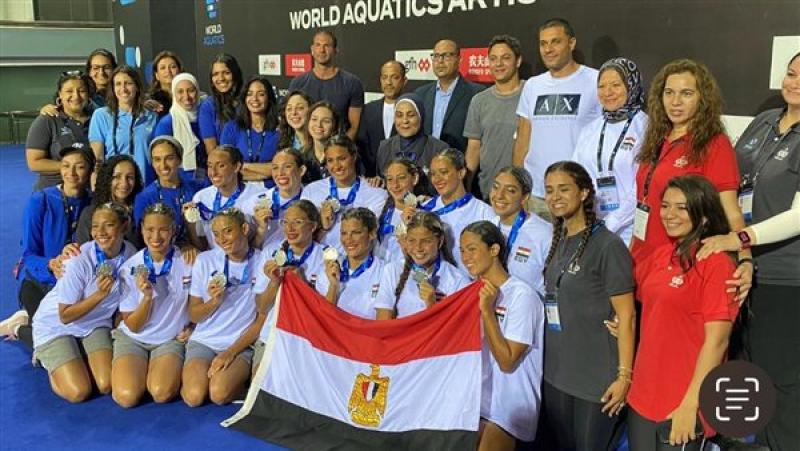 منتخب السباحة التوقيعية