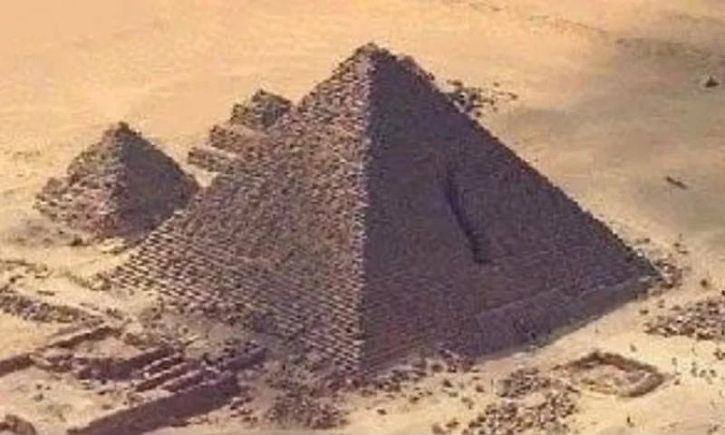 طلاء هرم منكاورع