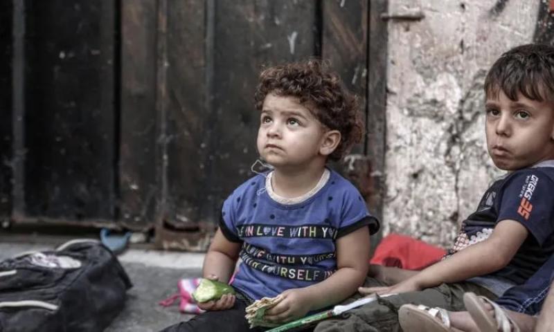 اطفال غزة ينامون جوعي