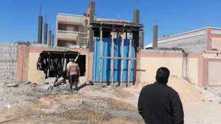 إزالة منزل مخالف في حي السمران بوسط العريش