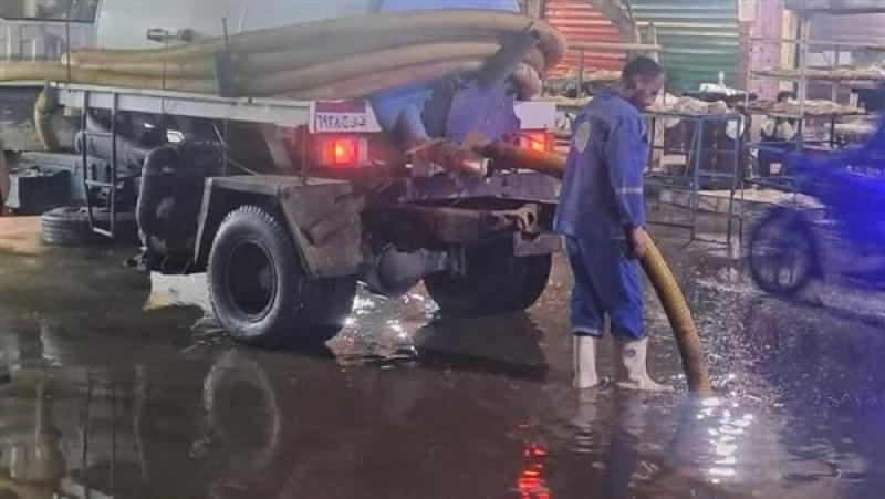 رفع آثار مياه الأمطار من شوارع الفيوم