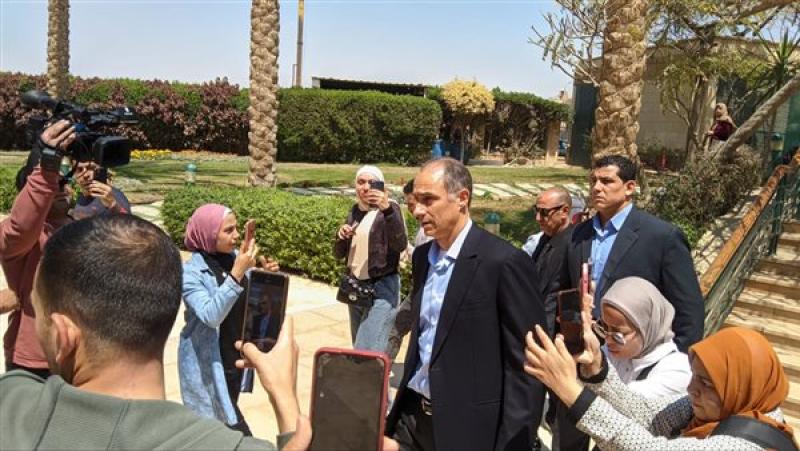 جمال مبارك خلال تشييع جنازة الدكتور أحمد فتحي سرور