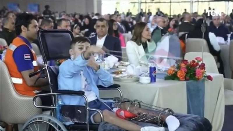 أبطال غزة يشاركون في احتفالية عيد الفطر بحضور السيسي