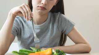 اضطرابات الأكل عند المراهقين.. 4 أسباب والعلاج يبدأ من الوالدين