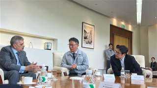 ربيع يبحث سبل التعاون في بناء السفن مع ترسانة هيونداي بكوريا