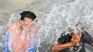 مدارس بنجلاديش تغلق أبوابها بسبب موجة حر شديدة