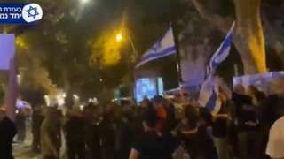 إصابة ضابط إسرائيلي في اشتباكات مع متظاهرين بـ «تل أبيب» | فيديو