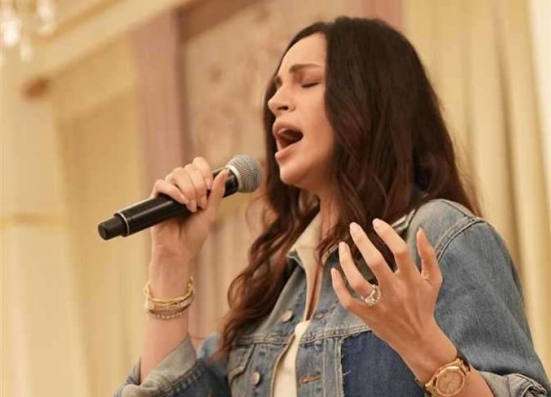 المطربة أمال ماهر