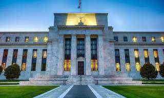 تثبيت أسعار الفائدة.. تعرف على تأثير قرار الفيدرالي الأمريكي على القطاعات الاقتصادية
