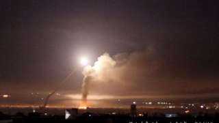 إصابة 8 جنود سوريين في غارة إسرائيلية على مشارف دمشق