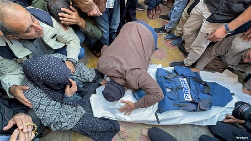 ارتفاع عدد الصحفيين الشهداء إلى 143 بعد ارتقاء مراسل وعائلته