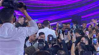 تامر حسني يغني حلو المكان في حفل زفاف ابنة مصطفى كامل (فيديو)