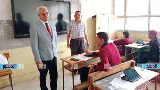 مدير تعليم القاهرة يتفقد لجان امتحانات الشهادة الإعدادية والصف الأول الثانوي