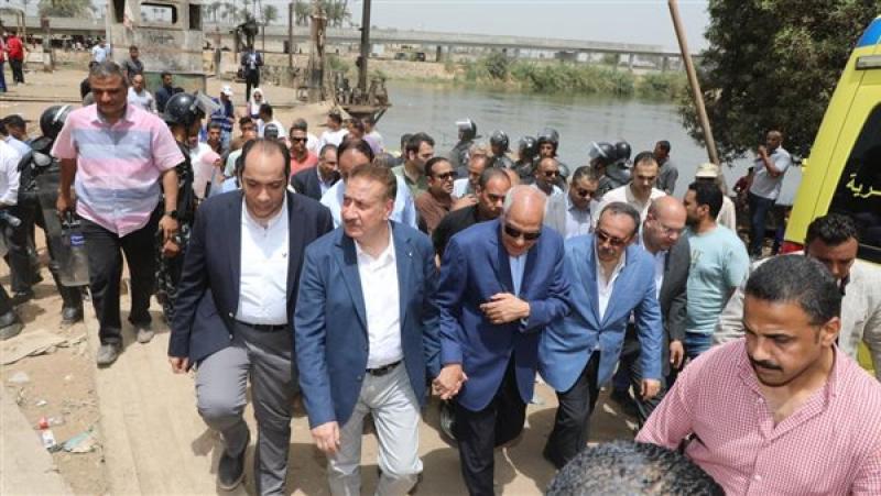 محافظا المنوفية والجيزة أثناء تفقد موقع الحادث