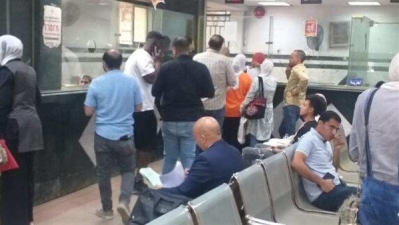توافد المواطنين على المراكز التكنولوجية