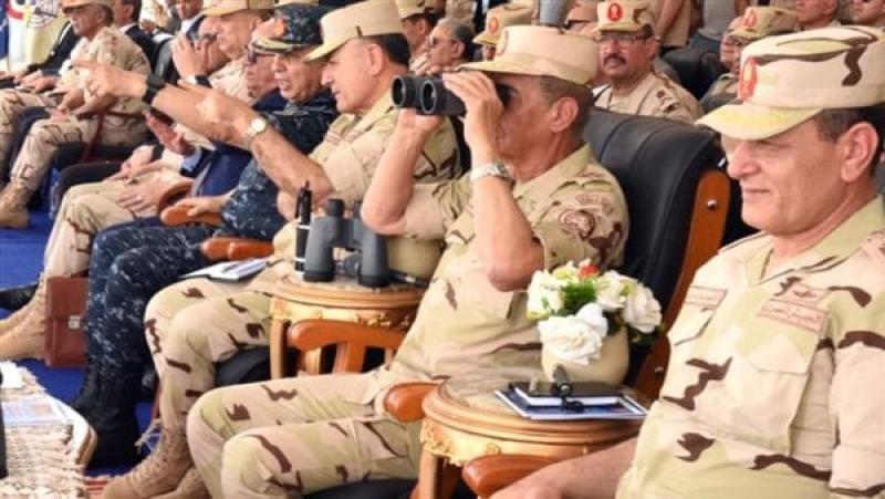 وزير الدفاع خلال المتابعة