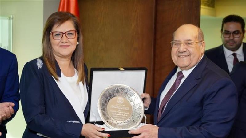 تكريم الدكتورة هالة السعيد وزيرة التخطيط