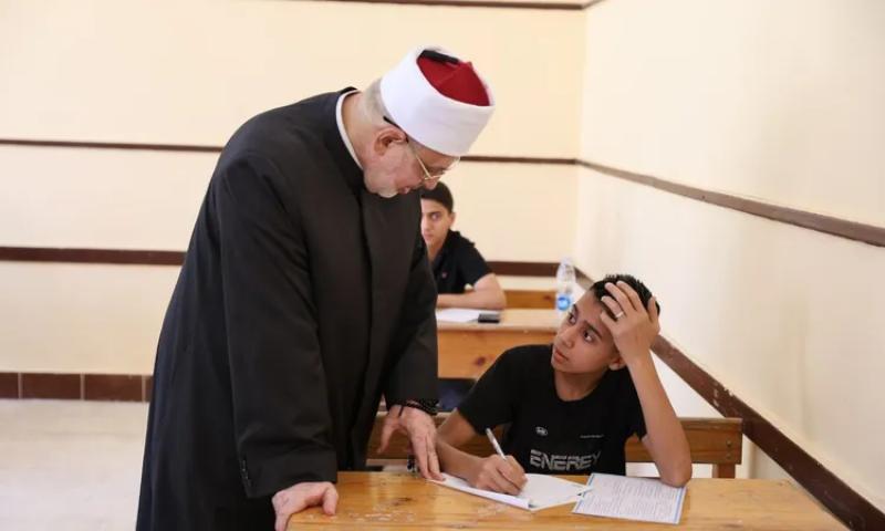 وكيل الأزهر يتفقد لجان امتحانات الثانوية الأزهرية في يومها الأول