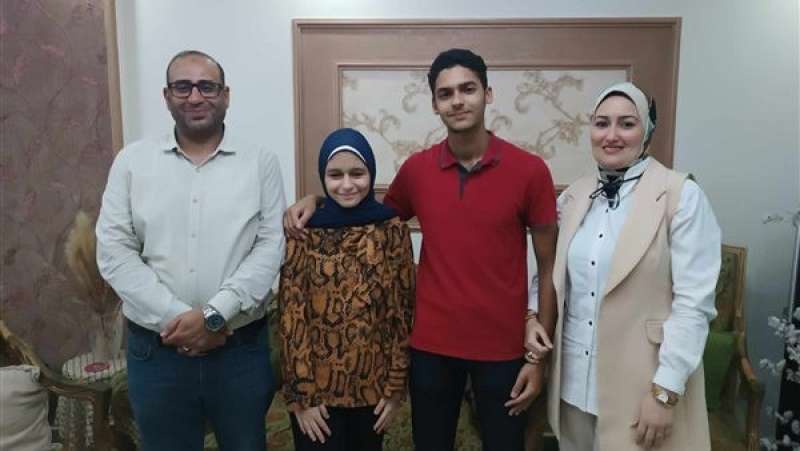 الطالب محمد أحمد الأول على الإعدادية في الإسكندرية