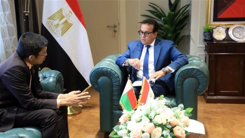 وزير الصحة خلال لقاءه نظيره بدولة مدغشقر