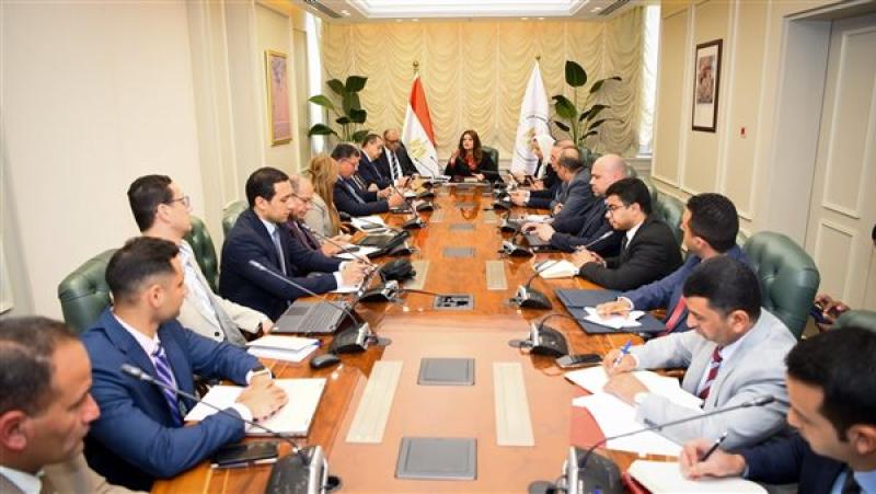 جانب من اجتماع وزيرة الهجرة