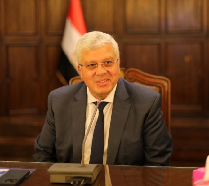 ايمن عاشور