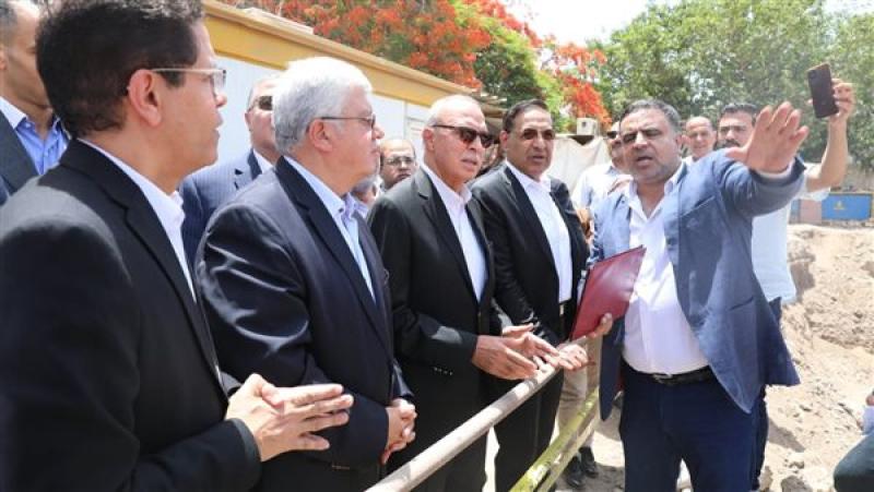 وزير التعليم العالي يتفقد موقع المستشفي الجامعي الجديد