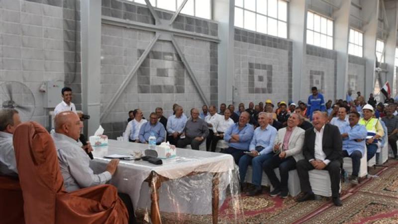الفريق كامل الوزير خلال الزيارة