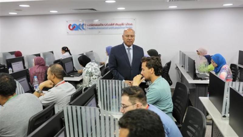 وزير النقل خلال التفقد