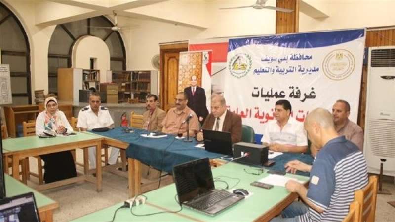 محافظ بني سويف يتابع مع سير امتحان اللغة الأجنبية