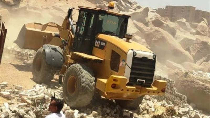 إزالة التعديات على الأراضي أملاك الدولة بأسوان