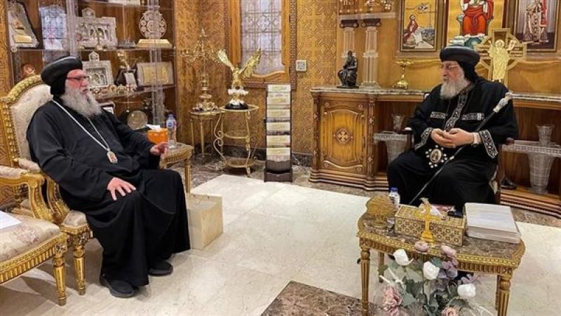 البابا تواضروس اثناء تلقى التقرير