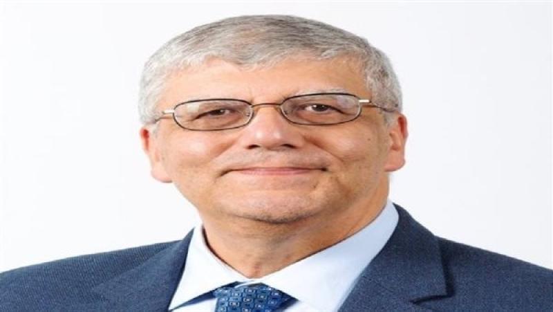 الدكتور عمرو عدلى