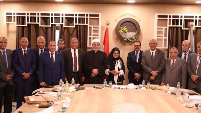 رئيس جامعة الازهر خلال اللقاء