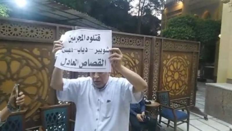 صاحب لافتة اللاعب أحمد رفعت